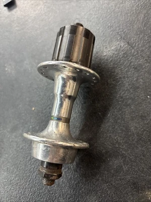 Buje trasero vintage Shimano 600 tricolor FH-6400 32 orificios 126 mm Foto 1 de 4