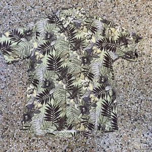 Izod washable silk Green yellow palm leaf Hawaiian Golf button up shirt Lrg - Picture 1 of 5