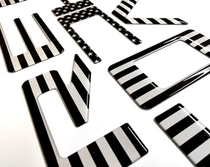 3D BLACKENED US FLAG RAISED DOMED TAILGATE LETTERS FOR 2019-2025 SILVERADO - Foto 1 di 2