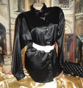 Blusa in raso liquido lucido nero L bottoni perlati e sciarpa di seta - Foto 1 di 9