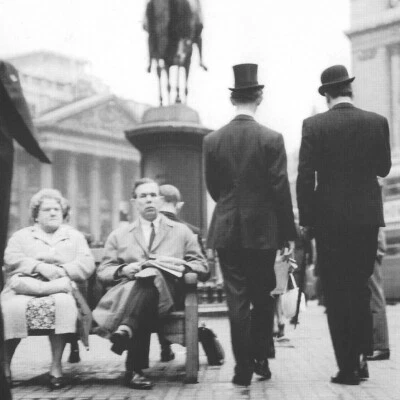 POSTALES ELEGANTES DE LA CIUDAD DE LONDRES TOFFS TODAS LAS OCASIONES FOTOGRAFÍA DE PHILIP TOWNSD de los años 60 Foto 1 de 4