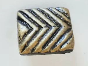 Square Arrow Shank Button 4-Pieces - Picture 1 of 4