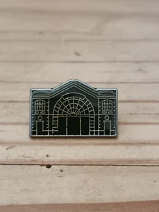 Pin's Pins Pin Enamel 26 France Ville MONUMENT PARIS   "L'arsenal"  - Picture 1 of 2
