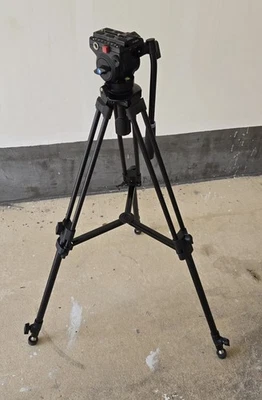 Trípode de video de aluminio de 3 secciones SIRUI SH05 con cabezal fluido de 60 mm Foto 1 de 4