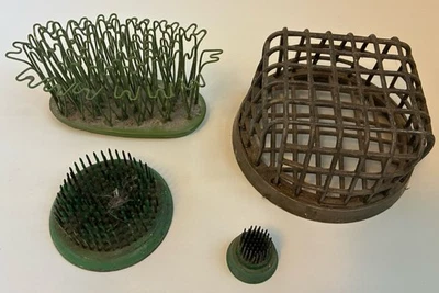 Lot 4 Antique Metal Flower Frogs Dazey Cage #2, Blue Ribbon #4 Hairpin, 2 Pin - Image 1 of 4