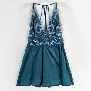 Lencería sin mangas Auden camisola para mujer mediana azul verdoso encaje satinado con tiras traseras - Imagen 1 de 8