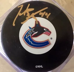 TODD BERTUZZI AUTOGRAPHED VANCOUVER CANUCKS HOCKEY PUCK - Picture 1 of 1