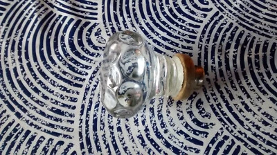 Ancienne poignée de porte en verre et laiton - Photo 1/3