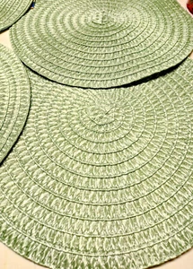 NWTS SET OF (4) PRETTY MINT GREEN SHADE ROUND PLACEMATS HOME COLLECTION - Picture 1 of 2
