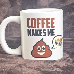 Tazza "Coffee Makes Me Poop" - Tazza da caffè umorismo emoji cacca - idea regalo divertente - Foto 1 di 4