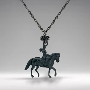 Ciondolo Equitazione - Collana in Argento 925 Ossidato per Equestri Sportivi - Foto 1 di 13