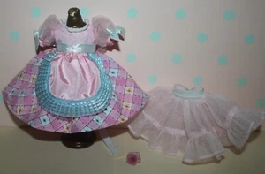 Abito rosa 8" Madame Alexander etichettato HOT CROSS BUNS - Foto 1 di 3