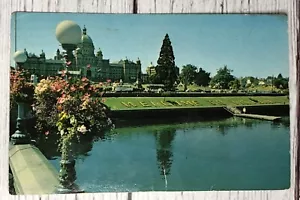 WELCOME TO VICTORIA B.C. Inner Harbour Parliament Building Postcard - Picture 1 of 2