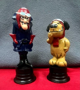 2 Miniature WACKY RACES WITH BASE 1 DICK DASTARDLY + 1 MUTTLEY Handpainted resin - Picture 1 of 24