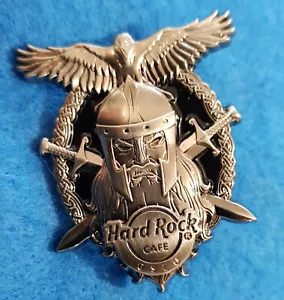 OSLO VIKING WARRIOR ESPADAS CRUZADAS PLATEADAS PÁJARO CUERVO 2018 Hard Rock Café PIN LE - Imagen 1 de 1