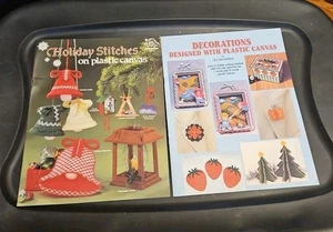 Holiday Stitches On Plastic Canvas And Decorations Designed With Plastic Canvas - Imagen 1 de 16