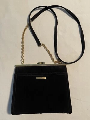 Bolso sin asas vintage Liz Claiborne con correa para el hombro negro dorado detalles satinado cepillado Foto 1 de 4