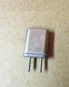 M-Tron 247 8R Radio Crystal 1/32" Diameter X 3/16" Spaced Pins Vintage - Zdjęcie 1 z 2