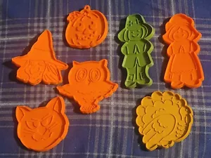 Vintage Halloween/ Fall Cookie Cutters - Picture 1 of 4