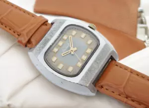 Vintage RAKETA TV shape 2609.HA 19 jewels soviet mechanical dress watch USSR - Picture 1 of 10