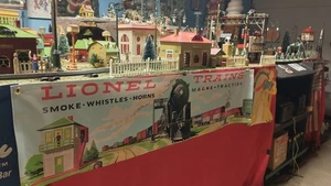 *REPRODUCTION*LIONEL* VINYL*STORE DEALER DISPLAY BANNER*12"X48" TRAIN ROOM - Picture 1 of 13