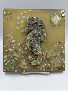 Fragmento Placa Arte Ostra Azul Caballito de Mar Por Ree Vidrio Resina Medios Mixtos 2022 EE. UU. - Imagen 1 de 11