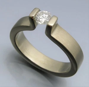 DISEÑO MADURO - ANILLO DE TENSIÓN BRILLANTE EXCELENTE - ORO BLANCO 585 - Imagen 1 de 9