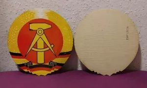 GDR DEVOTIONAL 1xCARDBOARD SIGN -GDR EMBLEM- Ø 21 cm VINTAGE PROPAGANDA OSTALGIA - Picture 1 of 1