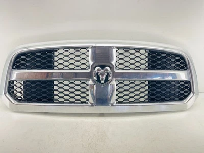 Dodge Ram 1500 Laramie 2011-2018 parrilla superior con emblema 13DSAC0020AB OEM Foto 1 de 4