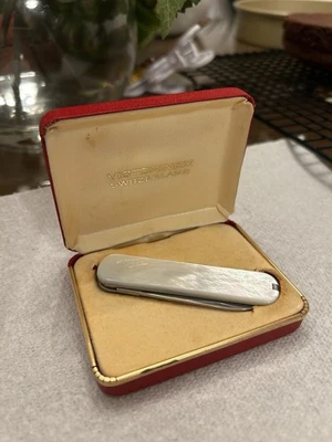 (Nuevo) Victorinox Modelo Especial Madreperla 3 Hojas 1968-83 en caja Foto 1 de 4