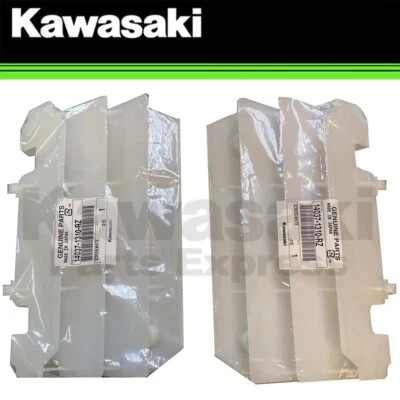 NUEVO 1997-2005 GENUINO OEM KAWASAKI KX125 KX250 PAR DE CUBIERTAS DE RADIADOR BLANCO Foto 1 de 4