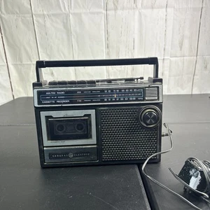 Vintage GE Model 3-5207A General Electric Battery Radio & Cassette Player ✅✅ - Picture 1 of 7
