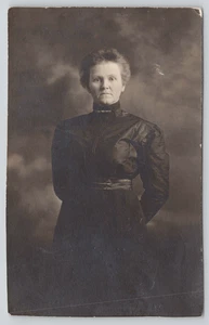 Postal Mujer Identificada 1916 RPPC - Helen Mulinskey, Nacida 1871 Eduardian AZO - Imagen 1 de 3