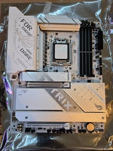 ASUS ROG Strix X870-A Gaming WiFi AMD AM5 DDR5 ATX Desktop Motherboard - Picture 1 of 12