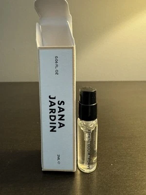 Sana Jardín Sandalwood Temple Eau de Parfum 2 ml 0,06 oz Muestra Nuevo en Caja Foto 1 de 4