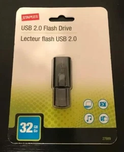 Staples Fast & Portable Storage 32GB USB 2.0 Flash Drive - Black - New! - Photo 1/2