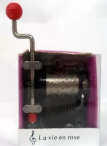 LA VIE EN ROSE Pink Crank Handle Music Box (Life Thru Rosy Glasses) - Picture 1 of 4