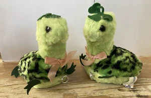 Caja de música vintage gallo peluches tortugas peluche cabezas movimiento canción de cuna años 50 - Imagen 1 de 9
