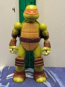 "Figura de las Tortugas Ninja Adolescentes Mutantes TMNT 2014 Michaelangelo 4,5"" compañeros de juego" - Imagen 1 de 2