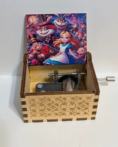 Hand Crank Music Box Alice in Wonderland - Picture 1 of 3