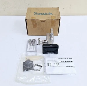 Swagelok SS-V2BF8-FL / SS-MS-V2V Instrument Manifold Assembly VA-Seal/Bolt - Picture 1 of 19