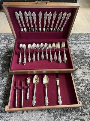 Rogers Bros IS RENAISSANCE 1847 94 piezas plateado con estuche Foto 1 de 4