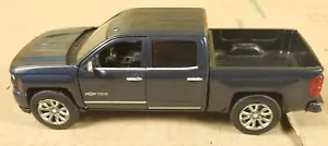 Camión fundido a presión Motormax 1:27 2018 Chevrolet Silverado edición 100 años 79353 - Imagen 1 de 5