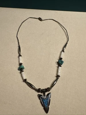 Collar Turquesa y Coral Tono Plata 9 Pulgadas Punta de Flecha Colgante Foto 1 de 4