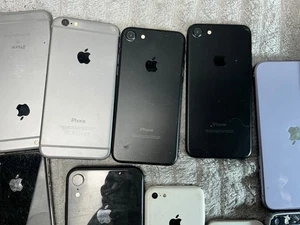 iPhone And iPad Mix Lot for Parts - Picture 1 of 8