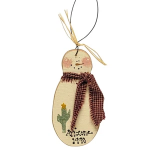 Muñeco de Nieve Arizona Años 90 Adorno de Navidad 1998 Madera Cactus Country Rústico De Colección - Imagen 1 de 4