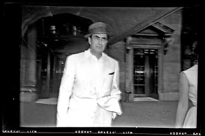 1957 Hunk TYRONE POWER Originale Paparazzi Foto Negativo - Foto 1 di 2