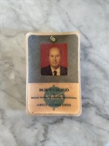 Obsolete NASA Langley Research Center Retired Employee Badge 1972 Expired - Picture 1 of 2