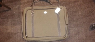 American Tourister 橄榄绿色 肩部 随身携带 夜间行李 健身房 旅行 — 第 1/4 张图片