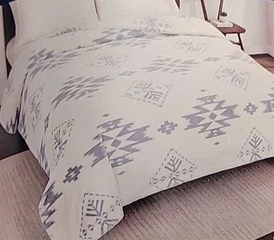 NEW!!  Pendleton Faux Fur Luxe Blanket - QUEEEN SIZE - Birch Tree Pattern - Image 1 of 3